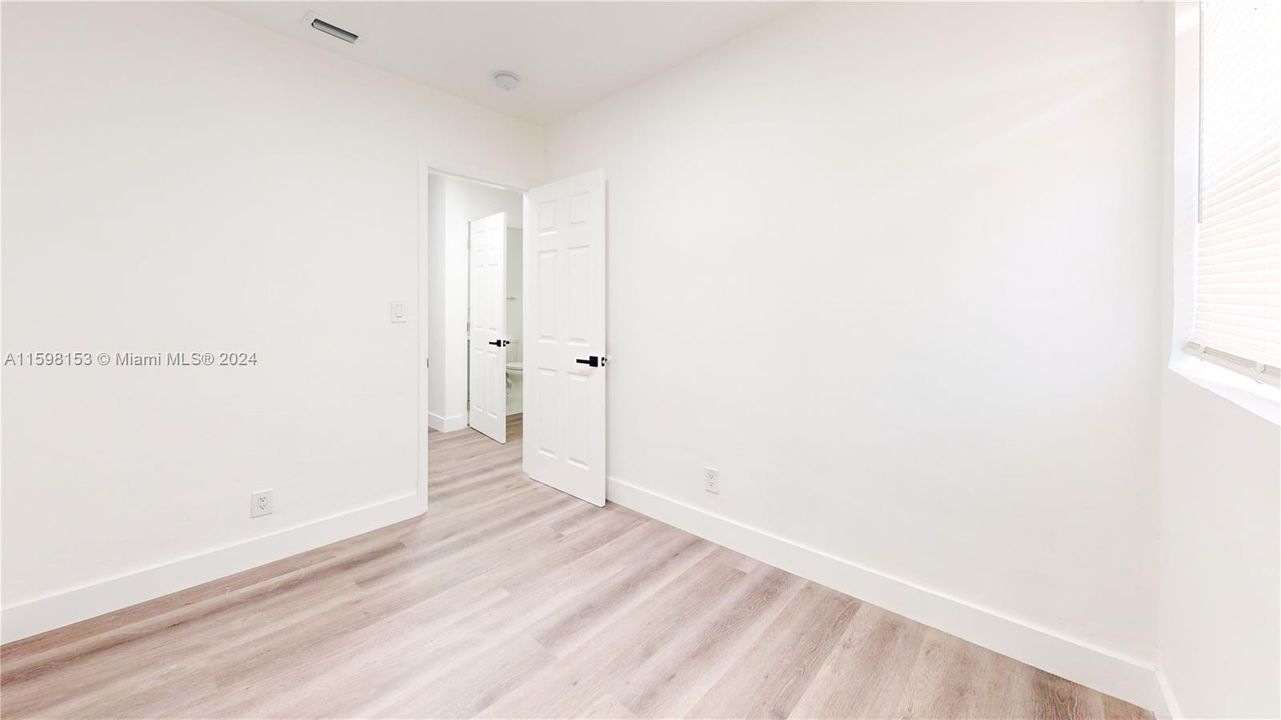 Active With Contract: $1,900 (3 beds, 1 baths, 1924 Square Feet)