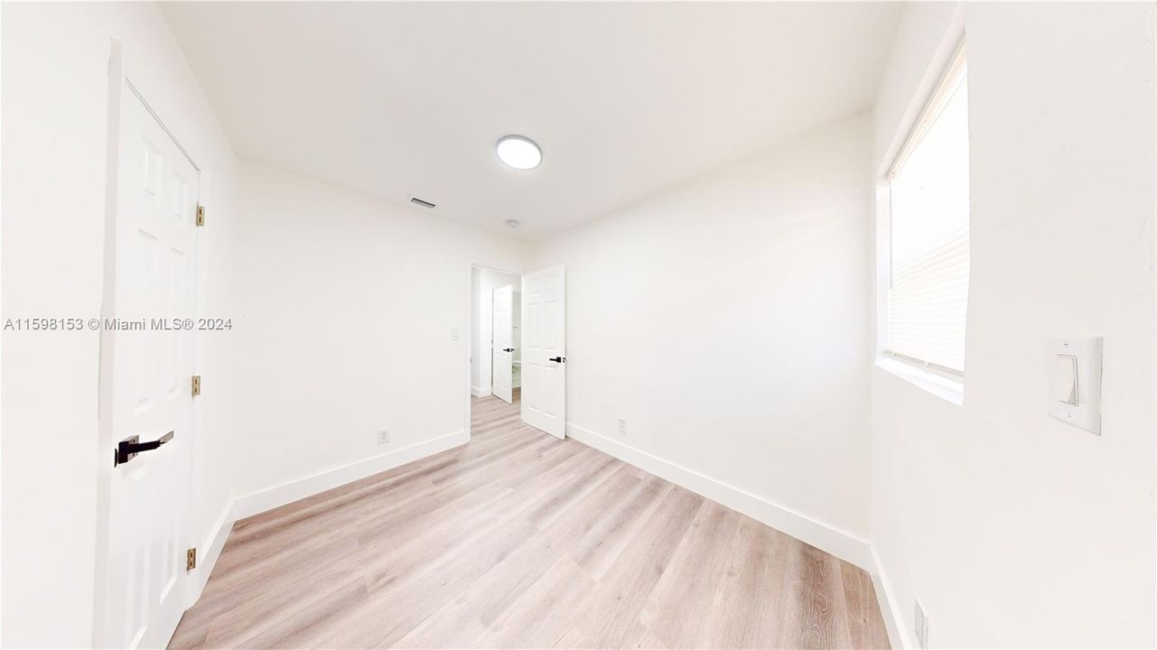 Active With Contract: $1,900 (3 beds, 1 baths, 1924 Square Feet)