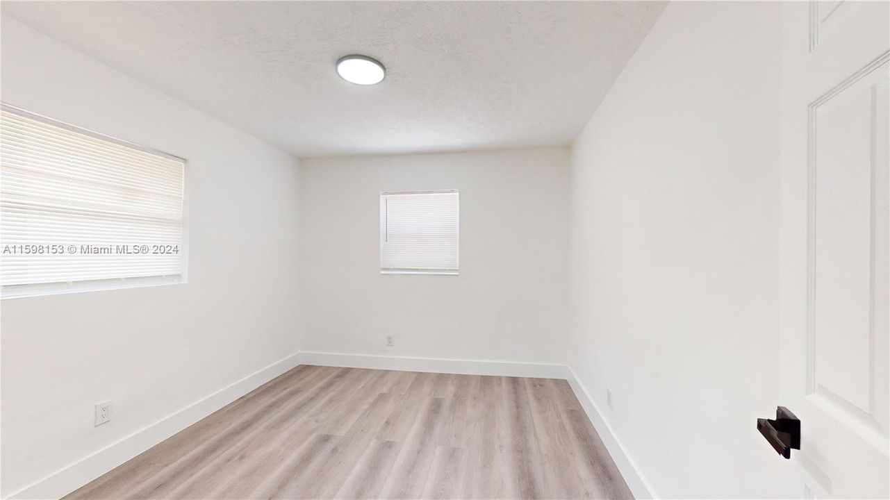 Active With Contract: $1,900 (3 beds, 1 baths, 1924 Square Feet)