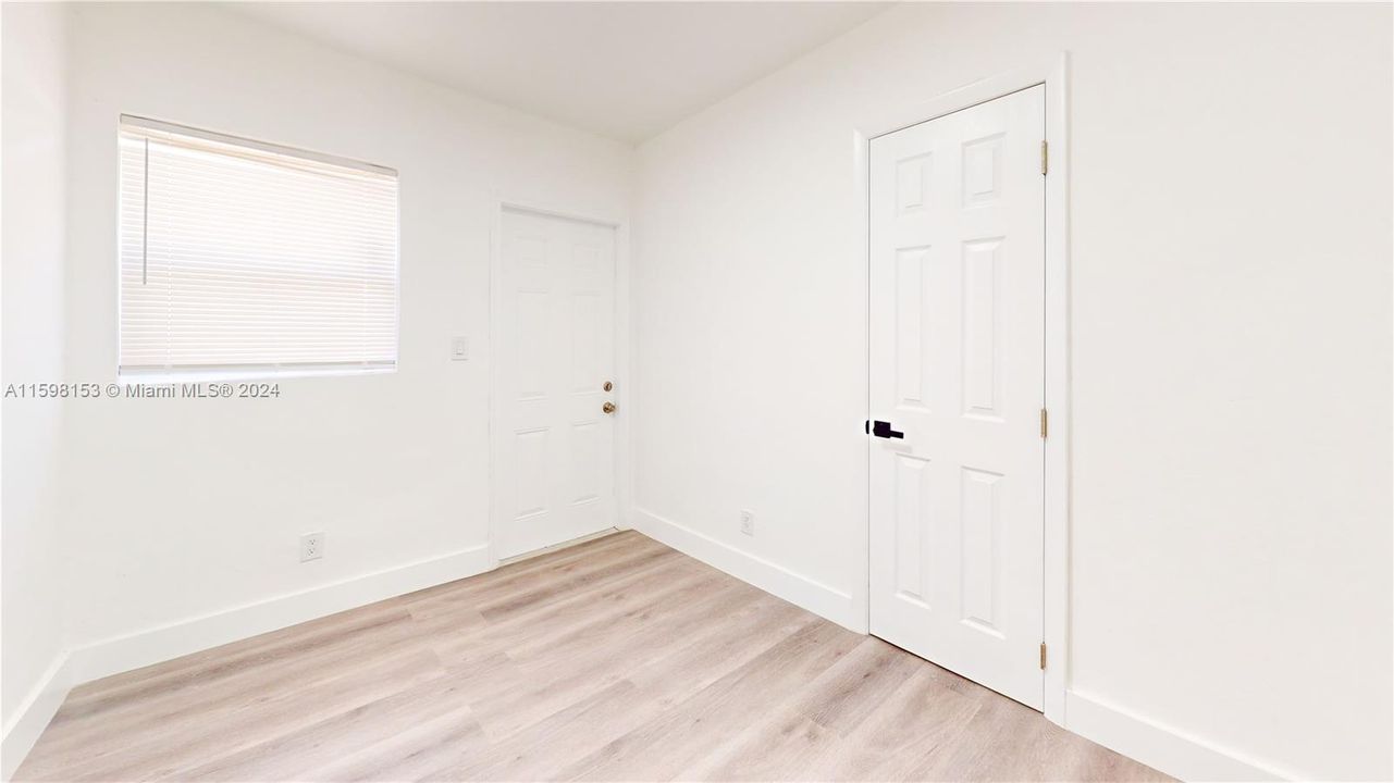 Active With Contract: $1,900 (3 beds, 1 baths, 1924 Square Feet)