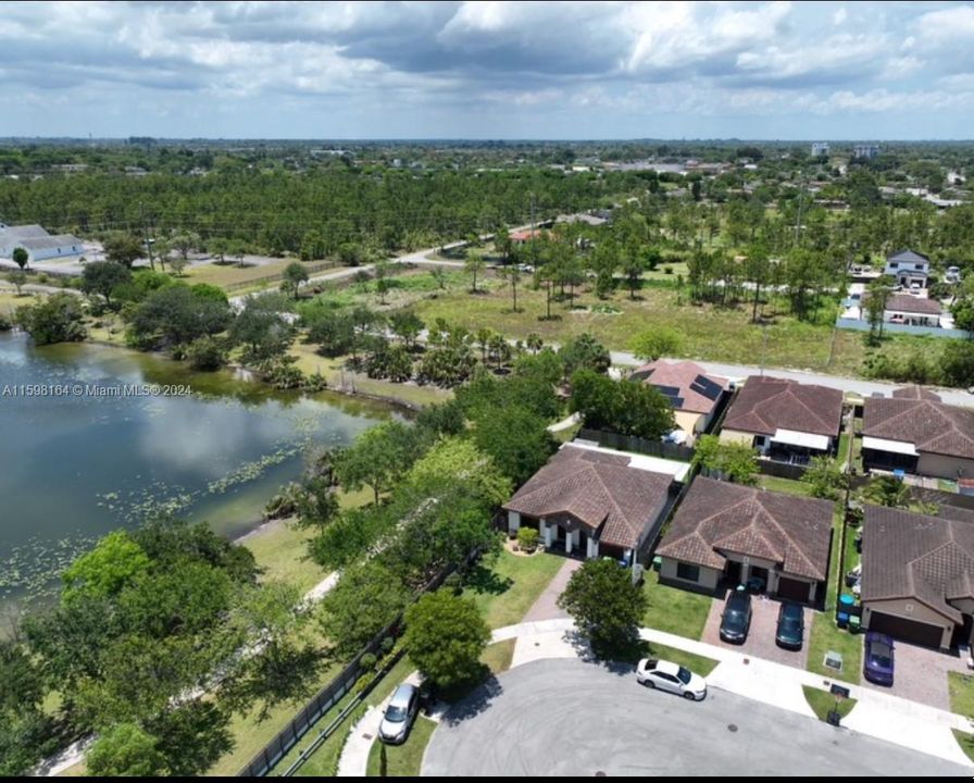 Active With Contract: $3,300 (3 beds, 2 baths, 1691 Square Feet)