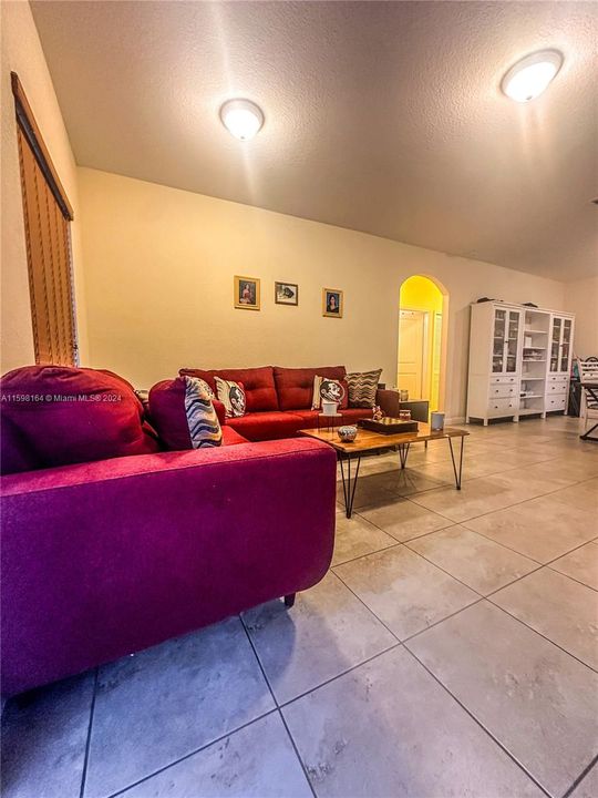 Active With Contract: $3,300 (3 beds, 2 baths, 1691 Square Feet)