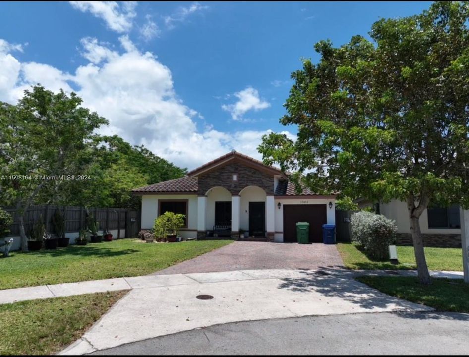 Active With Contract: $3,300 (3 beds, 2 baths, 1691 Square Feet)