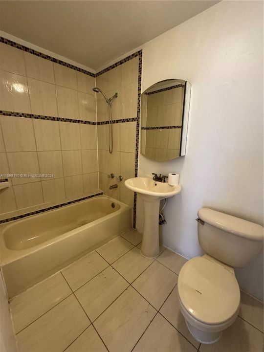 Active With Contract: $2,000 (1 beds, 1 baths, 1120 Square Feet)