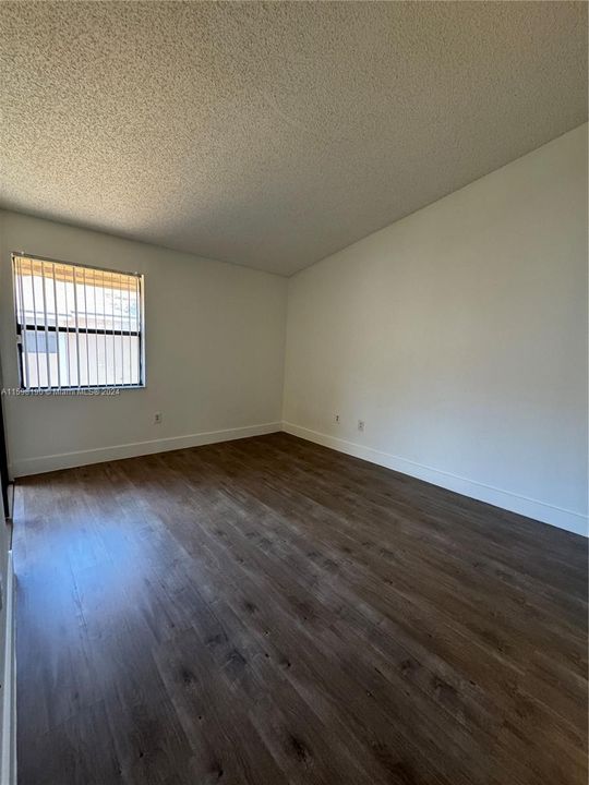 Active With Contract: $2,000 (1 beds, 1 baths, 1120 Square Feet)