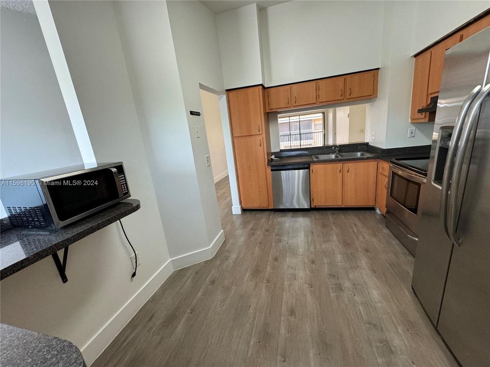 Active With Contract: $2,000 (1 beds, 1 baths, 1120 Square Feet)