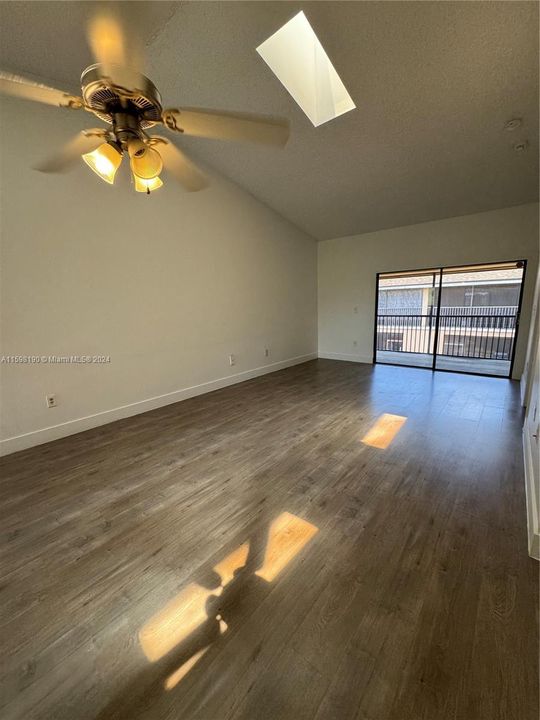 Active With Contract: $2,000 (1 beds, 1 baths, 1120 Square Feet)