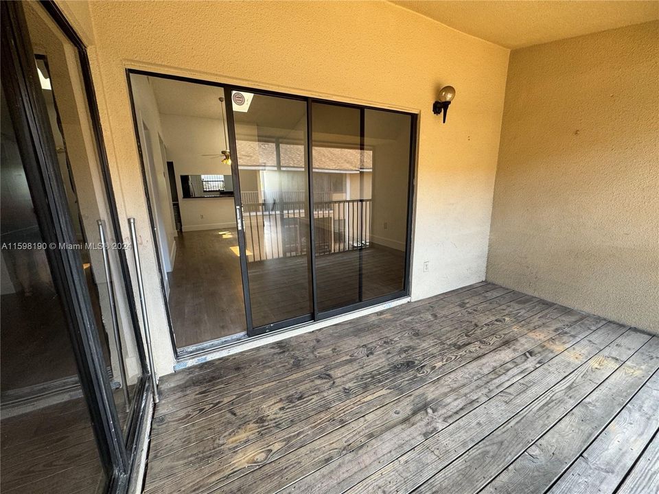 Active With Contract: $2,000 (1 beds, 1 baths, 1120 Square Feet)
