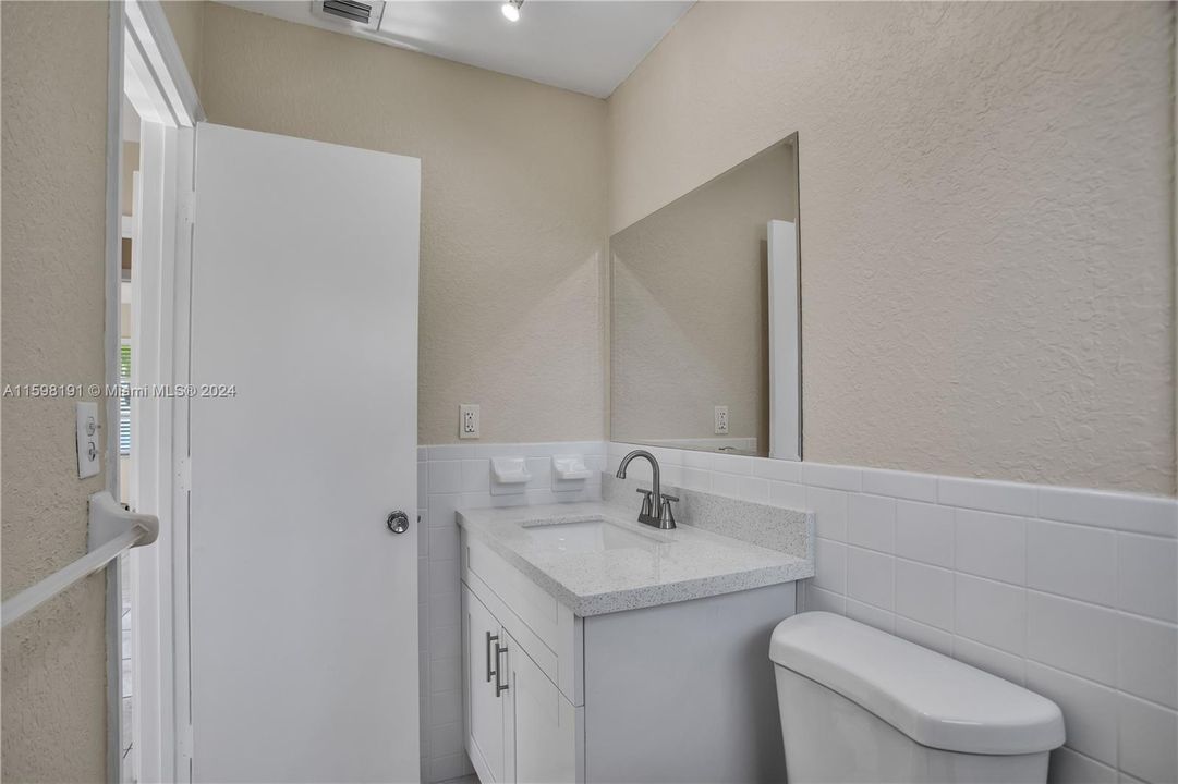 For Rent: $3,000 (2 beds, 2 baths, 1318 Square Feet)