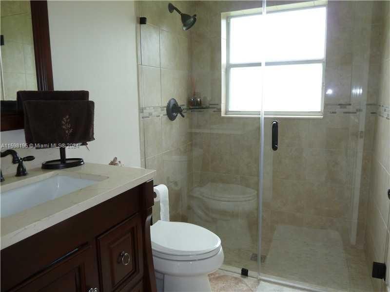 For Rent: $7,990 (5 beds, 3 baths, 4037 Square Feet)