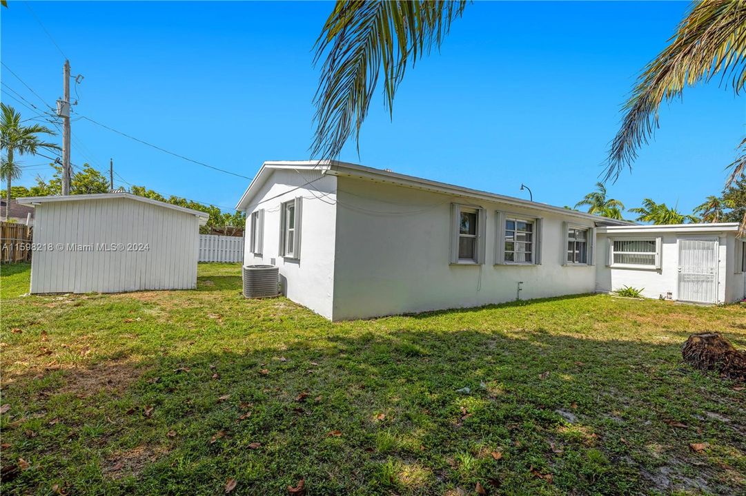 Active With Contract: $629,500 (5 beds, 2 baths, 1735 Square Feet)
