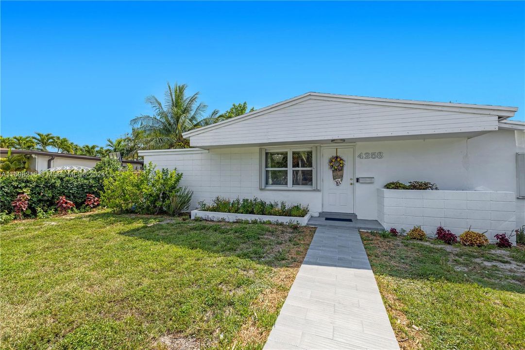 Active With Contract: $629,500 (5 beds, 2 baths, 1735 Square Feet)