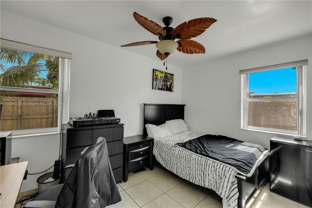 Active With Contract: $629,500 (5 beds, 2 baths, 1735 Square Feet)