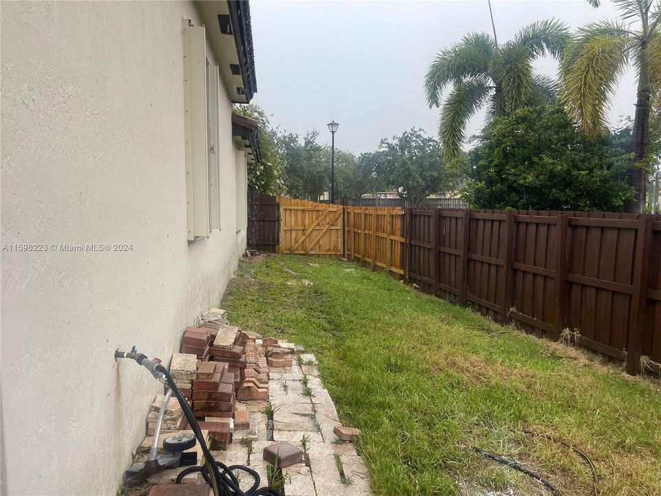 Recently Rented: $3,800 (3 beds, 2 baths, 1749 Square Feet)