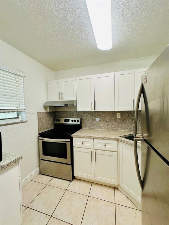 Active With Contract: $1,950 (2 beds, 1 baths, 801 Square Feet)