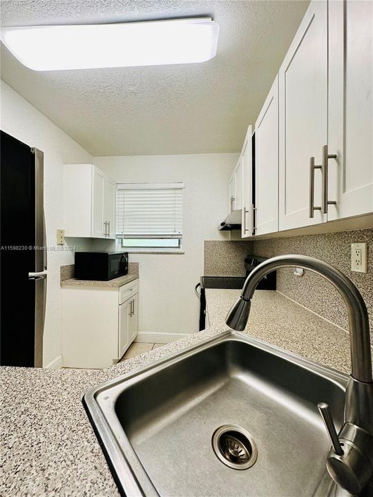 Active With Contract: $1,950 (2 beds, 1 baths, 801 Square Feet)