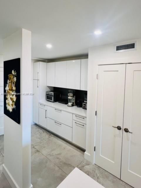 Active With Contract: $375,000 (1 beds, 1 baths, 720 Square Feet)