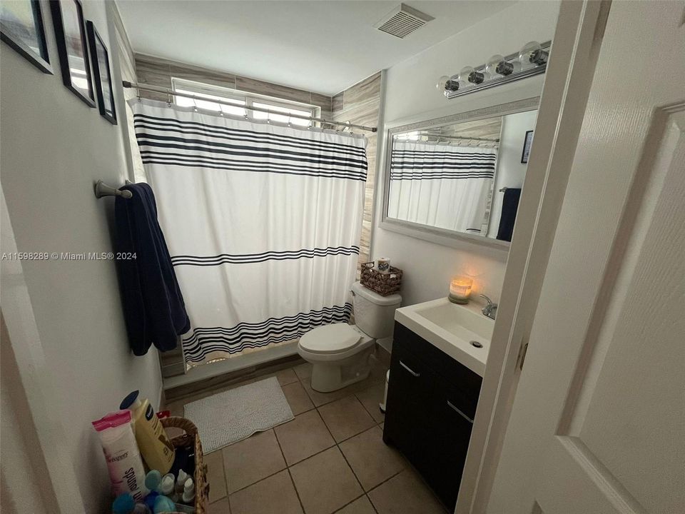 Active With Contract: $1,750 (1 beds, 1 baths, 598 Square Feet)