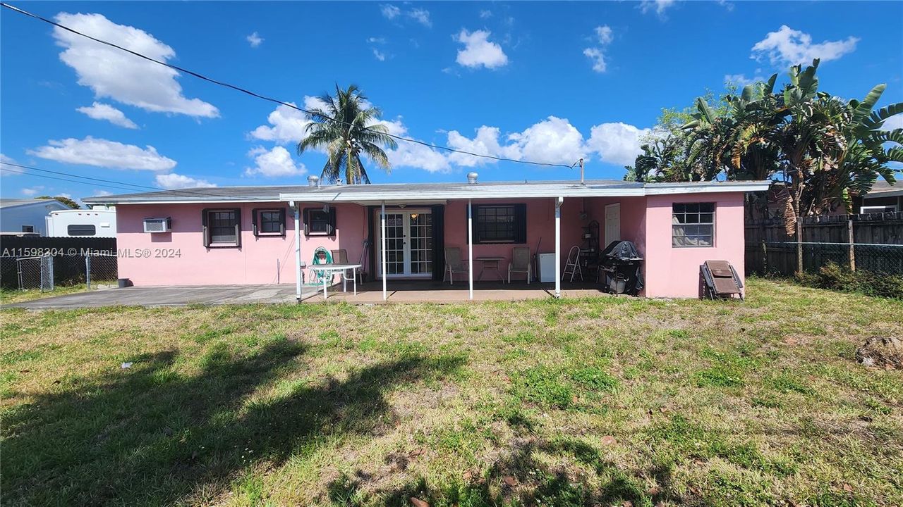 Active With Contract: $450,000 (3 beds, 2 baths, 1488 Square Feet)