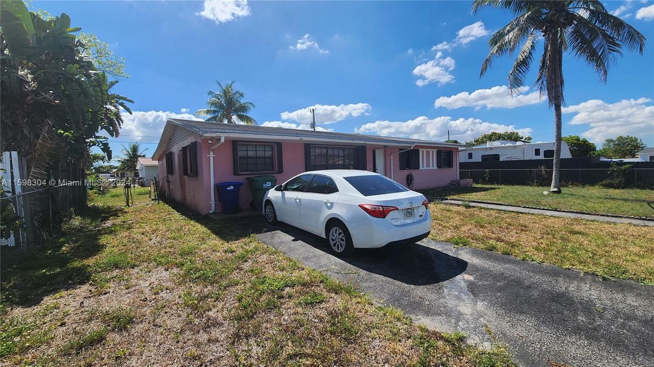 Active With Contract: $450,000 (3 beds, 2 baths, 1488 Square Feet)