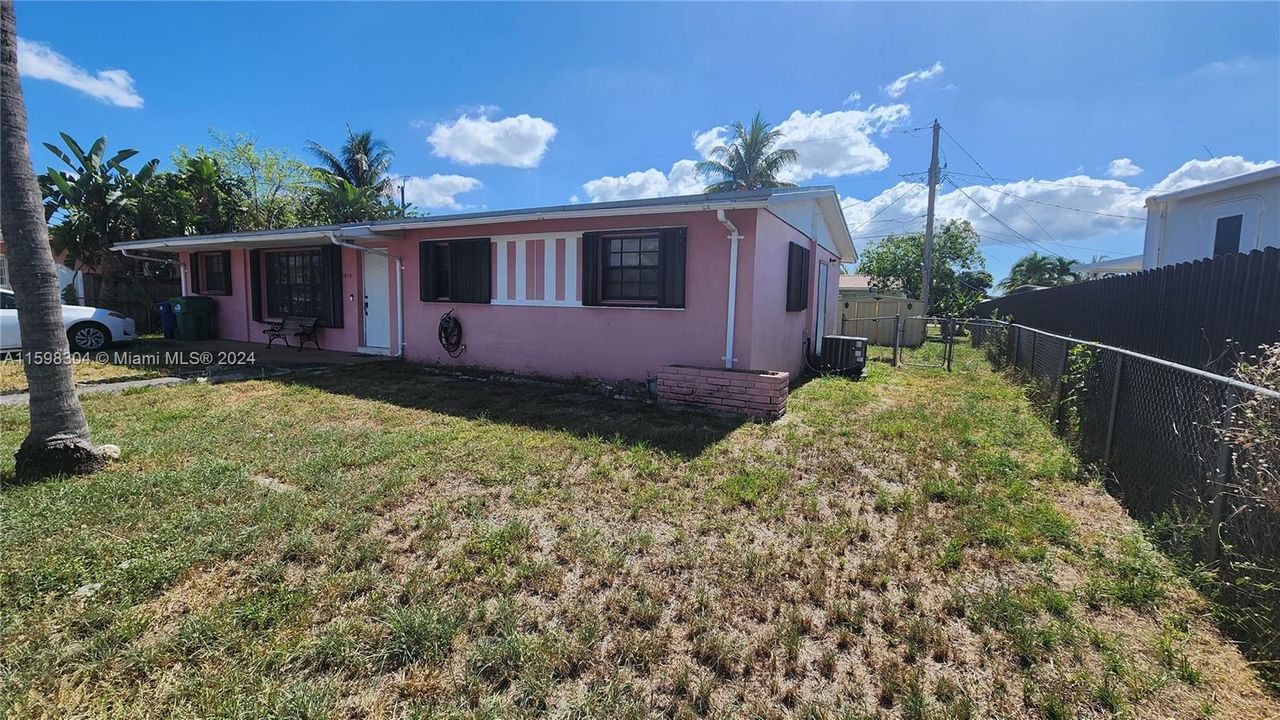 Active With Contract: $450,000 (3 beds, 2 baths, 1488 Square Feet)