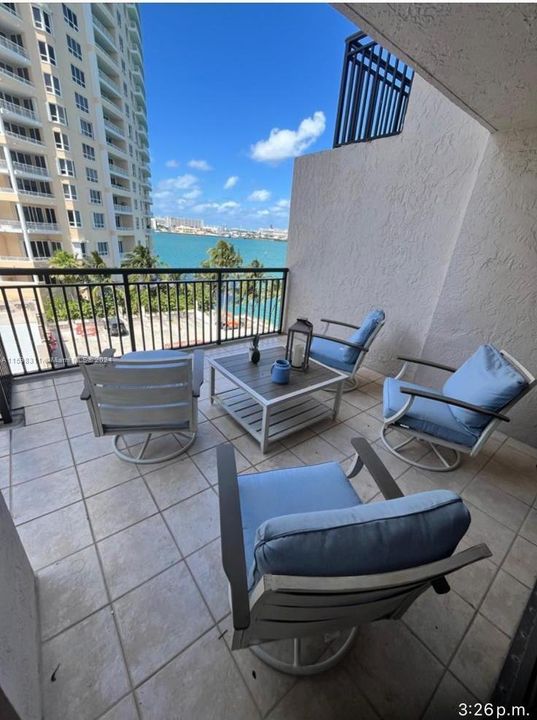 Recently Rented: $3,000 (1 beds, 1 baths, 700 Square Feet)