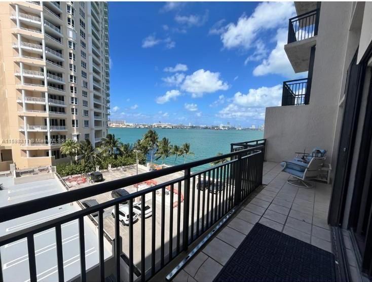 Recently Rented: $3,000 (1 beds, 1 baths, 700 Square Feet)