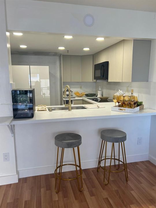 Recently Rented: $3,000 (1 beds, 1 baths, 700 Square Feet)