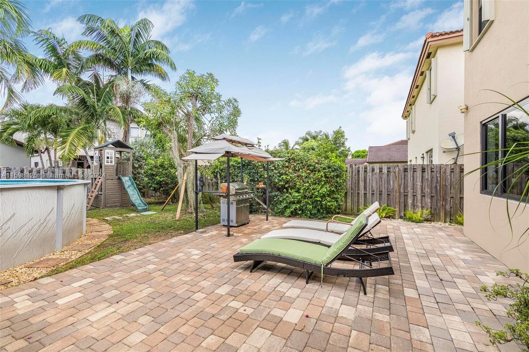 For Sale: $749,988 (4 beds, 2 baths, 2557 Square Feet)