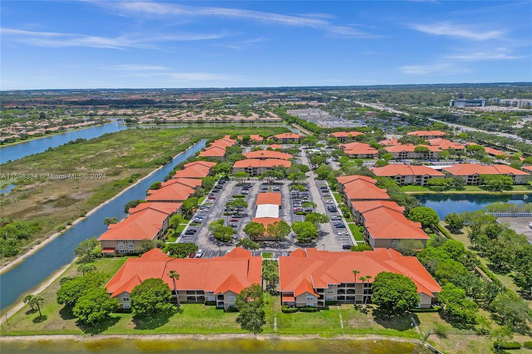 Active With Contract: $332,000 (2 beds, 2 baths, 1130 Square Feet)