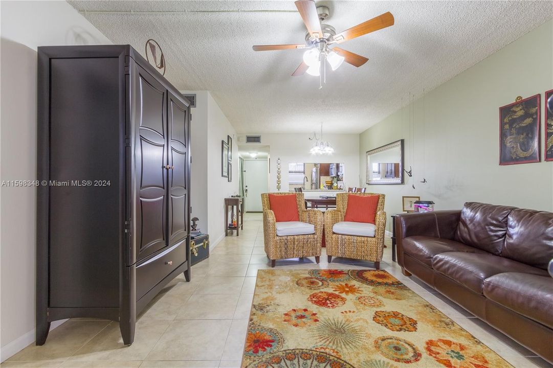 For Sale: $300,000 (2 beds, 2 baths, 790 Square Feet)