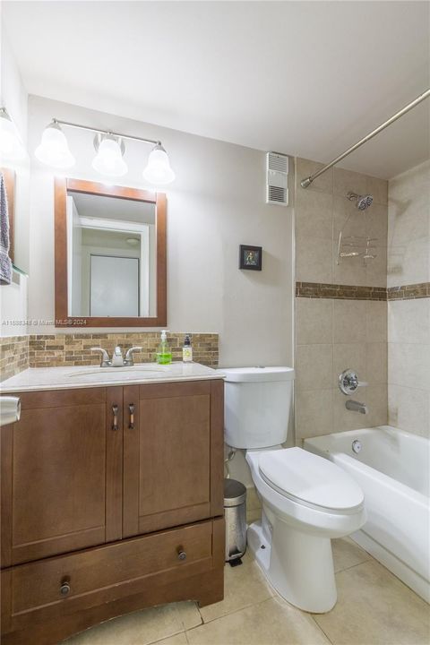 For Sale: $300,000 (2 beds, 2 baths, 790 Square Feet)