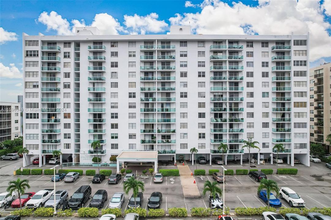 Recently Sold: $220,000 (1 beds, 1 baths, 710 Square Feet)