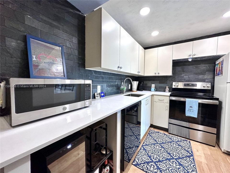 Recently Rented: $2,550 (1 beds, 1 baths, 850 Square Feet)