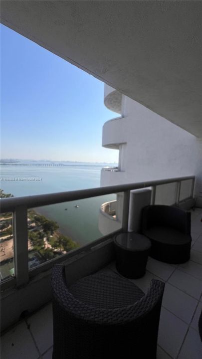 Recently Rented: $3,000 (1 beds, 1 baths, 1086 Square Feet)