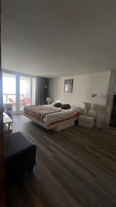 Recently Rented: $3,000 (1 beds, 1 baths, 1086 Square Feet)