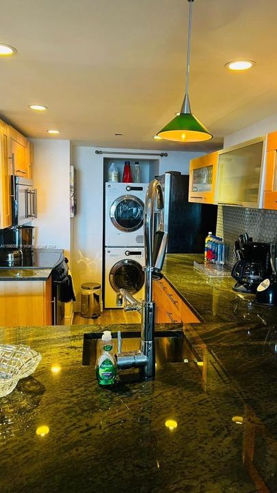 Recently Rented: $3,000 (1 beds, 1 baths, 1086 Square Feet)