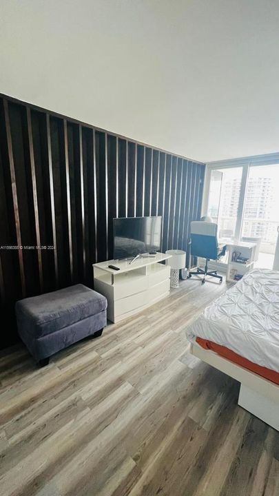 Recently Rented: $3,000 (1 beds, 1 baths, 1086 Square Feet)