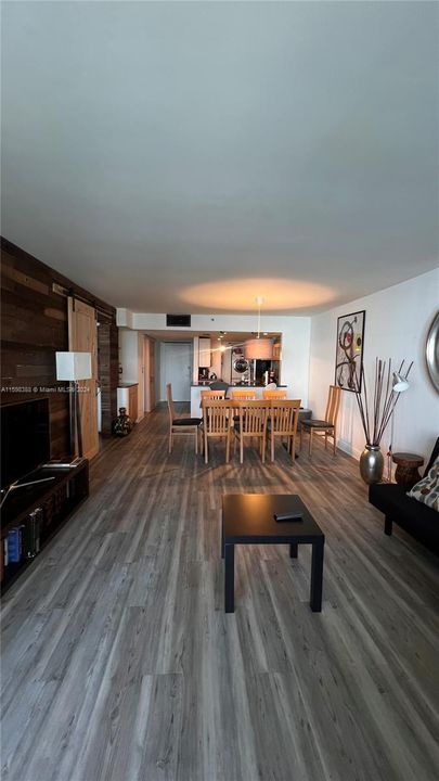 Recently Rented: $3,000 (1 beds, 1 baths, 1086 Square Feet)