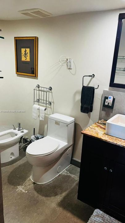 Recently Rented: $3,000 (1 beds, 1 baths, 1086 Square Feet)