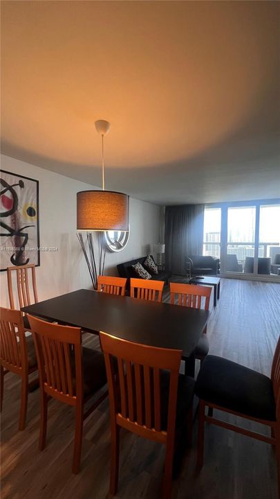 Recently Rented: $3,000 (1 beds, 1 baths, 1086 Square Feet)