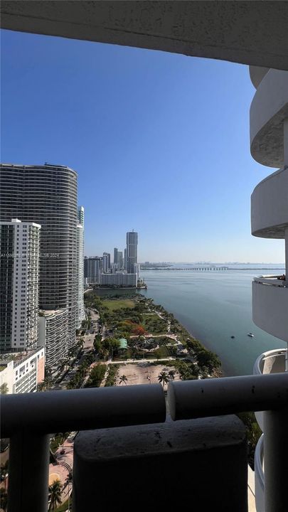 Recently Rented: $3,000 (1 beds, 1 baths, 1086 Square Feet)