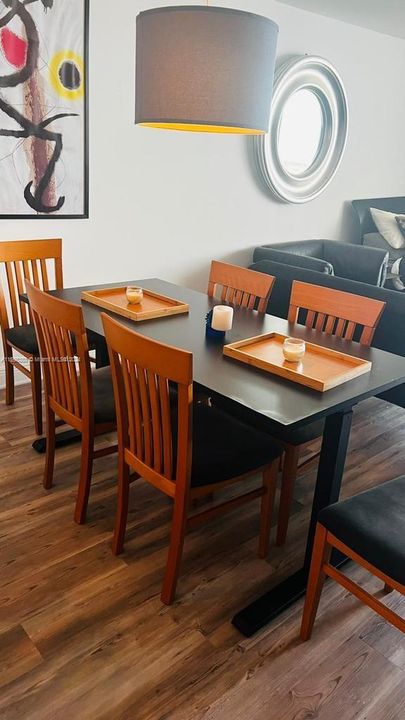 Recently Rented: $3,000 (1 beds, 1 baths, 1086 Square Feet)