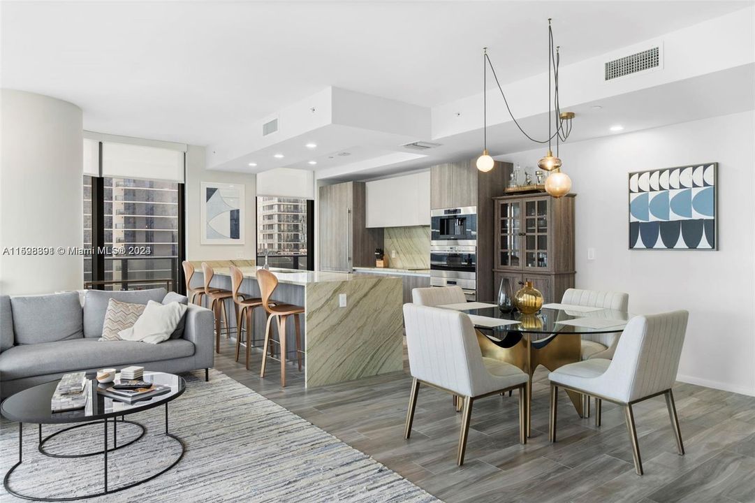 最近租的: $9,350 (3 贝兹, 4 浴室, 1613 平方英尺)