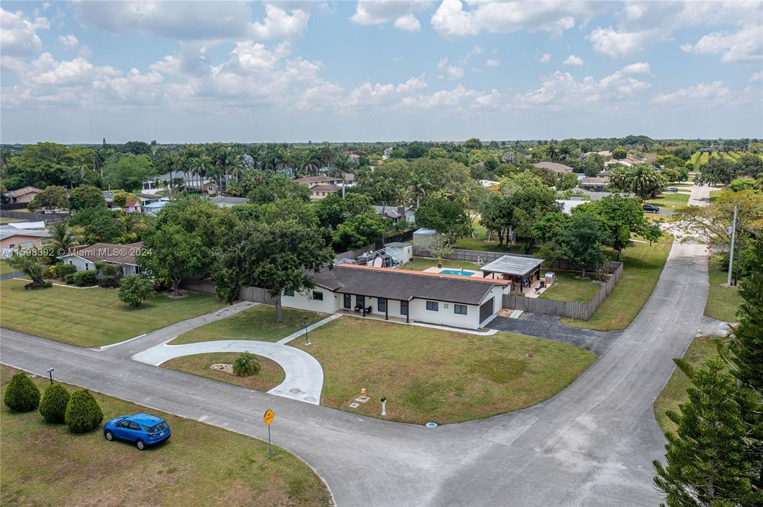 Active With Contract: $767,000 (5 beds, 4 baths, 1629 Square Feet)