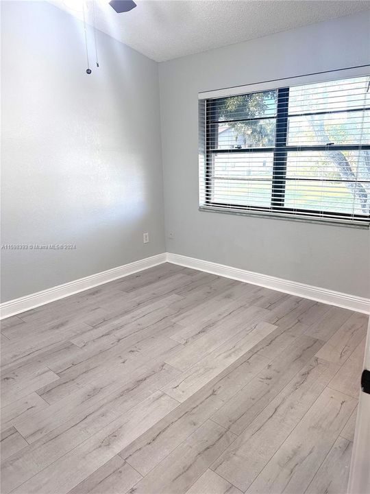 Active With Contract: $2,200 (2 beds, 2 baths, 988 Square Feet)