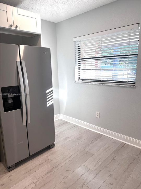 Active With Contract: $2,200 (2 beds, 2 baths, 988 Square Feet)