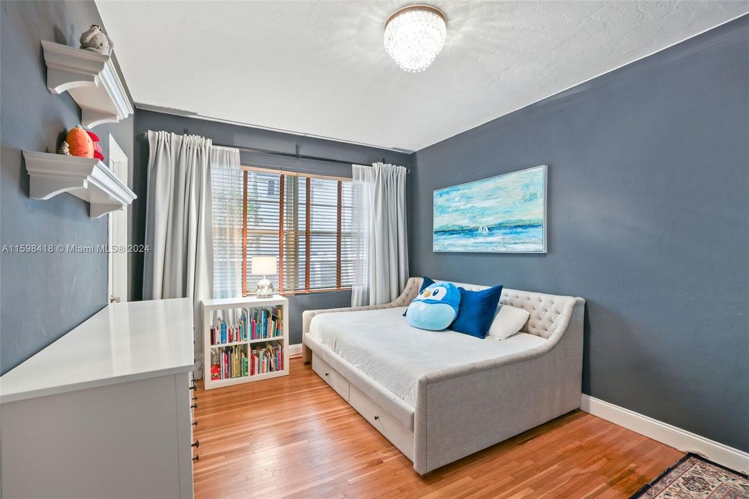 Active With Contract: $575,000 (2 beds, 2 baths, 1118 Square Feet)