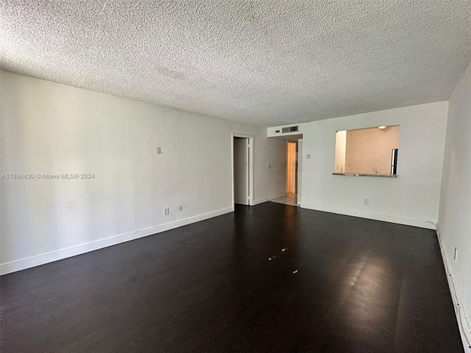 Recently Rented: $1,700 (1 beds, 1 baths, 826 Square Feet)