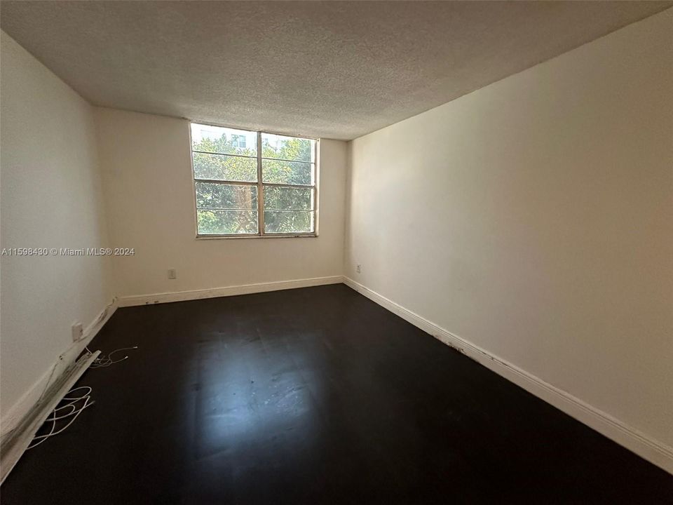 Recently Rented: $1,700 (1 beds, 1 baths, 826 Square Feet)